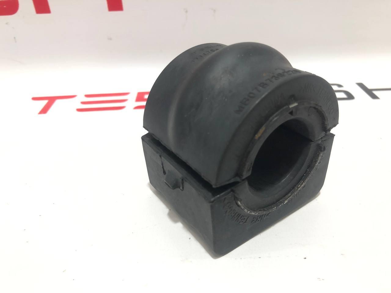 втулка стабилизатора передняя Tesla Model 3 1 поколение (2017 - 2025), 1144387-00-A, 1111754-00-B - фото №1