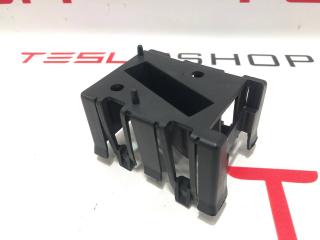 Кронштейн крепления радара Tesla Model 3 1 поколение (2017 - 2025), 110864800E, 1108647-00-D