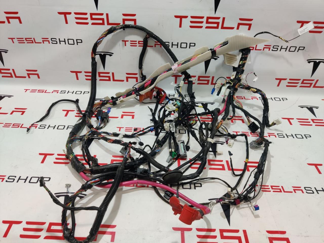 разъем (фишка) проводки Tesla Model 3 1 поколение 2019, электро, 1067955-01-G - фото №1