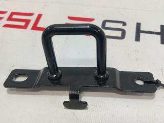 Петля фиксации сидений 2-го ряда Tesla Model 3 1 поколение 2019, электро, 1101865-00-A