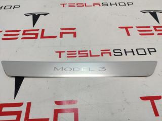 Накладка декоративная порога Tesla Model 3 1 поколение 2019, электро, 1090844-00-C, 1504763-00-A