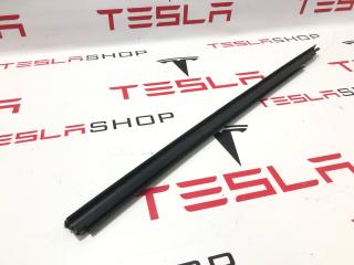 Уплотнитель стекла внутренний двери Tesla Model S 1 поколение [2-й рестайлинг] 2021, 1613731-00-A