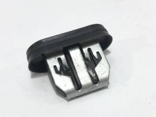 Клипса крепления накладки порога рокерной панели Tesla Model 3 1 поколение (2017 - 2025), 1110167-00-A, 1089829-00-D, 1089828-00-D