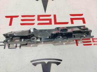 Кронштейн накладки, стойки A Tesla Model S 1 поколение [2-й рестайлинг] 2021, 1585791-00-B