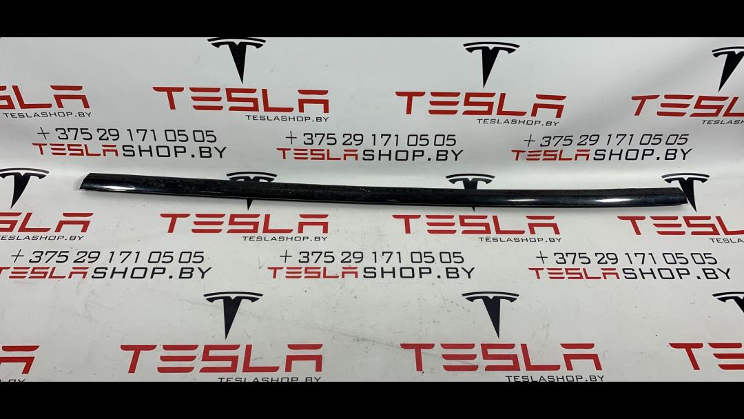 молдинг двери задней левой Tesla Model 3 1 поколение 2019, 1080745-55-F - фото №1