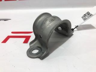 Кронштейн крепления (скоба) стабилизатора Tesla Model S 1 поколение [2-й рестайлинг] 2021, 1420381-00-B