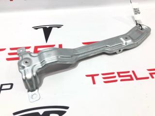 Кронштейн крепления обшивки двери Rivian R1T 1 поколение 2022, PT000044949C