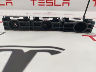 Кронштейн крепления накладки порога рокерной панели Tesla Model S 1 поколение [2-й рестайлинг] 2021, 1567144-00-A