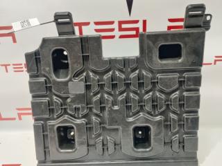панель для ног передняя правая Tesla Model S 1 поколение [2-й рестайлинг] 2021, 1587362-00-C