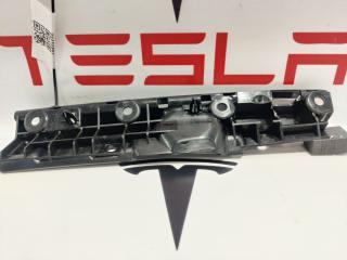 Кронштейн накладки, стойки A Tesla Model S 1 поколение [2-й рестайлинг] 2021, 1585790-00-B