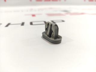 Клипса крепления накладки порога рокерной панели Tesla Model 3 1 поколение (2017 - 2025), 1110167-00-A, 1089829-00-D, 1089828-00-D