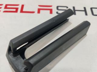 Заглушка салазки сиденья Tesla Model S 1 поколение (2012 - 2016), 1097490-00-B, 1551555-00-C
