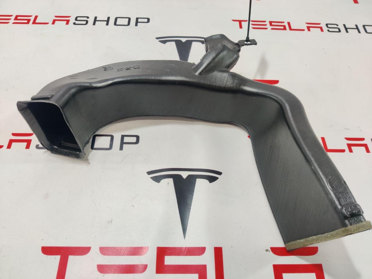 Воздуховод стойки С Tesla Model X 1 поколение 2019, электро, 1090899-00-A - фото №1
