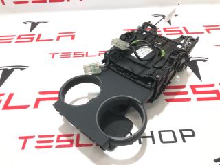 Подстаканник 2-го ряда (центральная консоль) Tesla Model X 1 поколение 2019, электро, 1086670-00-B