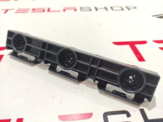Кронштейн крепления накладки порога рокерной панели Tesla Model S 1 поколение 2016, 1003691-00-B