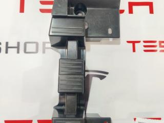 Кронштейн внешний сидений 2-го ряда Tesla Model X 1 поколение 2019, электро, 1059715-00-D