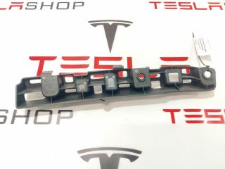 Кронштейн накладки, проема подъемной задней двери Tesla Model X 1 поколение 2019, электро, 1059180-00-A