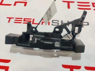 Кронштейн накладки, стойки C Tesla Model X 1 поколение 2019, электро, 1056081-00-E, 1053724-00-A