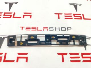 Кронштейн крепления накладки верхней дверного проема сокола Tesla Model X 1 поколение 2019, электро, 1108821-00-B