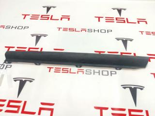 Накладка межсекционная подъемной задней двери Tesla Model X 1 поколение 2019, электро, 1051556-06-C, 1053729-00-B