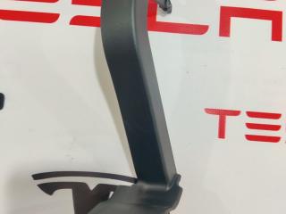 Кронштейн (крепление) коврового покрытия багажника Tesla Model X 1 поколение 2019, электро, 1066956-00-D