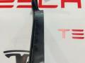 Кронштейн (крепление) коврового покрытия багажника Tesla Model X 1 поколение 2019, электро, 1066956-00-D - фото №2