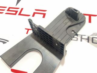 Кронштейн багажника боковой Tesla Model X 1 поколение 2019, электро, 1066847-00-D