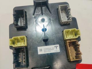 модуль управления двери Tesla Model X 1 поколение 2019, электро, 1062056-00-D, 1062056-10-B