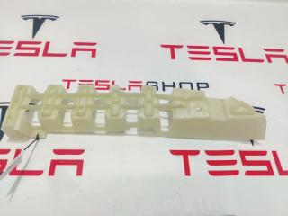 Кронштейн внешний сидений 2-го ряда Tesla Model X 1 поколение 2019, электро, 1089759-00-B