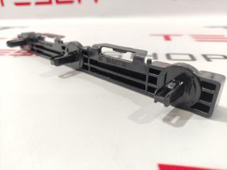 Кронштейн крепления накладки порога рокерной панели Tesla Model S 1 поколение 2016, 1003693-00-C