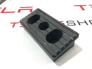 Опора под домкрат (подушка) Tesla Model X 1 поколение 2019, электро, 1045887-00-B