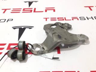кронштейн компрессора кондиционера Tesla Model 3 1 поколение 2019, электро, 1122968-00-B