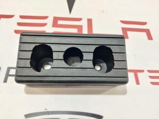 Опора под домкрат (подушка) Tesla Model X 1 поколение 2019, электро, 1045887-00-B