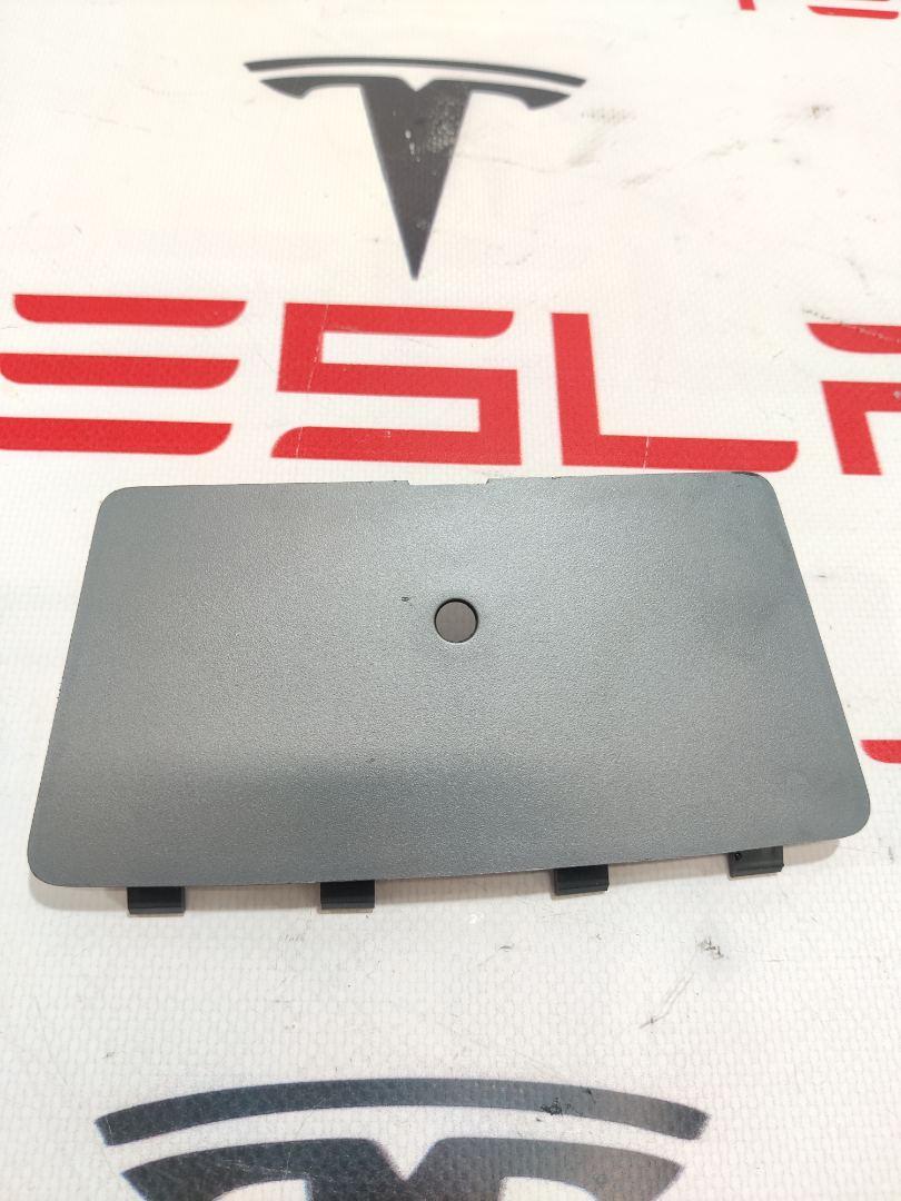 Корпус кронштейна дисплея Tesla Model 3 1 поколение 2019, электро, 1105487-00-E - фото №1