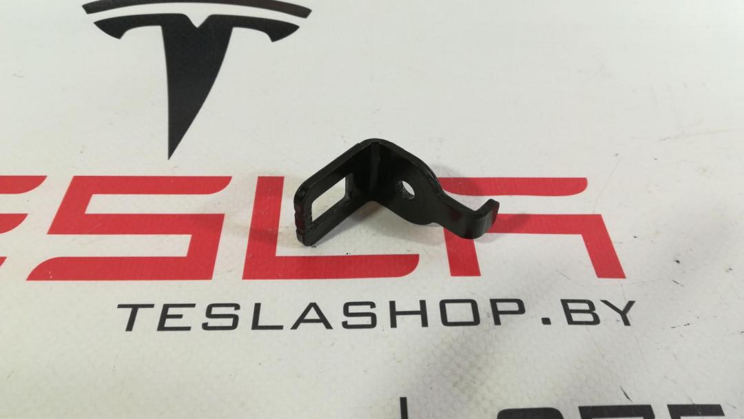 Кронштейн планки крепления аккумулятора 12V Tesla Model 3 1 поколение 2019, 1118598-00-C - фото №1