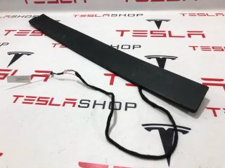 накладка двери (крышки) багажника Tesla Model X 1 поколение 2019, электро, 1097664-00-A