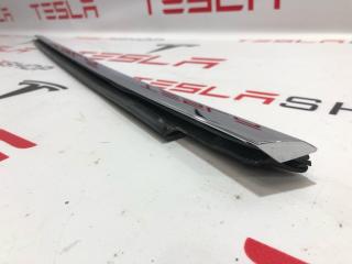 молдинг двери передней левой Tesla Model S 1 поколение [рестайлинг] 2019, 1095786-00-C, 1038393-00-A