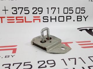 Петля замка крышки багажника Tesla Model S 1 поколение 2015, 1009419-00-B, A2127400132