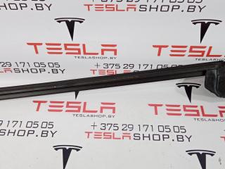 Уплотнитель стекла внутренний двери Tesla Model 3 1 поколение 2019, 1090496-00-E