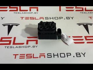 блок клапанов пневмоподвески Tesla Model S 1 поколение 2014, 6006406-00-A, 82460, 5913724