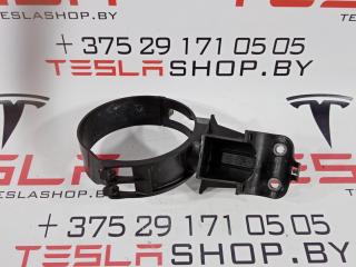 Крепление баллона пневмоподвески (ресивера) Tesla Model S 1 поколение 2015, 1013834-00-C