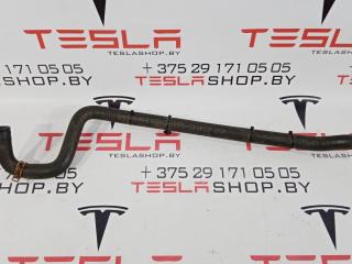 Шланг охлаждения с тройного клапана на четвертной клапан Tesla Model S 1 поколение 2015, 6007351-00-E, 6008298-00-E