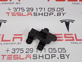 Кронштейн крепления ручки Tesla Model S 1 поколение 2015, 1008413-00-C