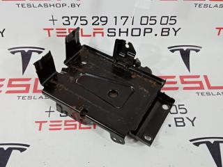 Крепление аккумулятора 12V Tesla Model S 1 поколение 2012, 1007556-00-C