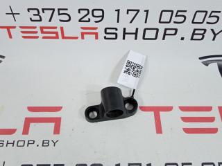 Корпус упора крышки багажника Tesla Model S 1 поколение 2014, 1008864-00-C