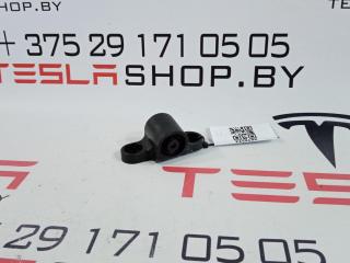 Корпус упора крышки багажника Tesla Model S 1 поколение 2014, 1008863-00-C