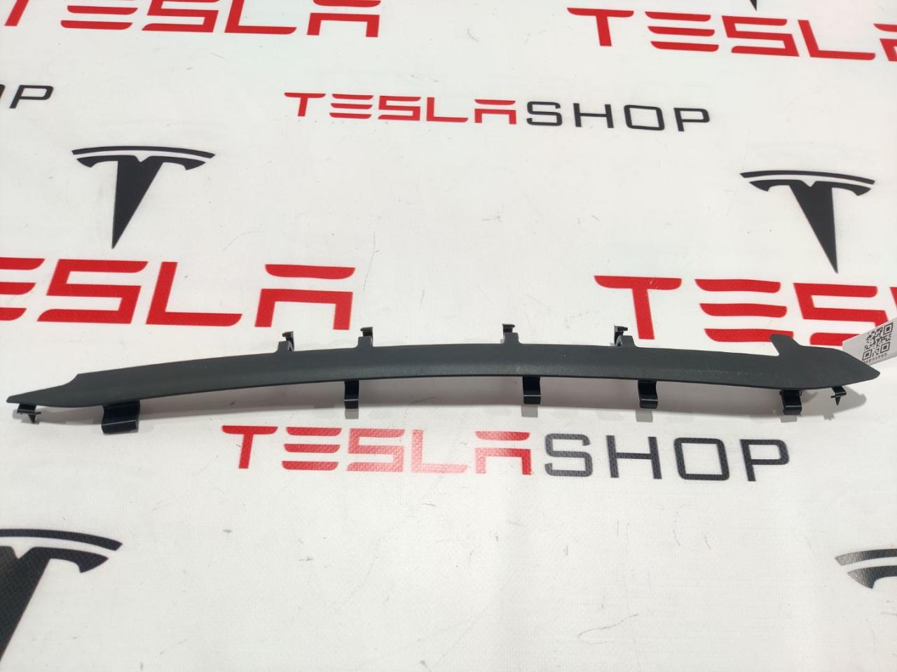 Планка центральной панели Tesla Model Y 1 поколение 2021, 1130988-00-B - фото №1