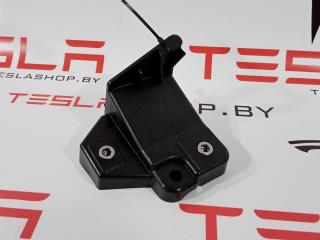 Кронштейн крепления передней внутренней решетки Tesla Model S 1 поколение [2-й рестайлинг] 2021, 1061331-00-B