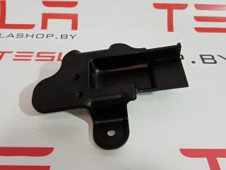 Кронштейн крепления ручки Tesla Model S 1 поколение 2015, 1008413-00-C