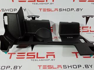 Накладка пластиковая под рулевой колонкой Tesla Model X 1 поколение 2019, 1035577-00-D